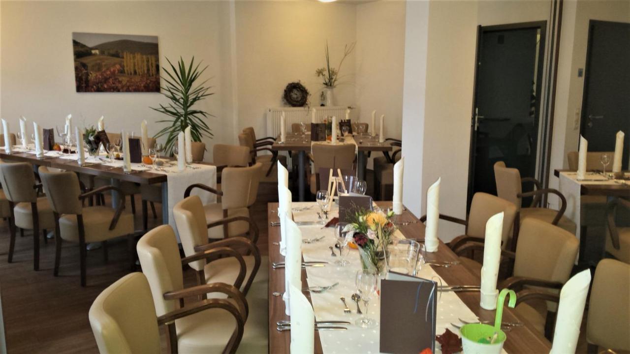 Hotel-Restaurant Pfaelzer Hof Edenkoben Esterno foto