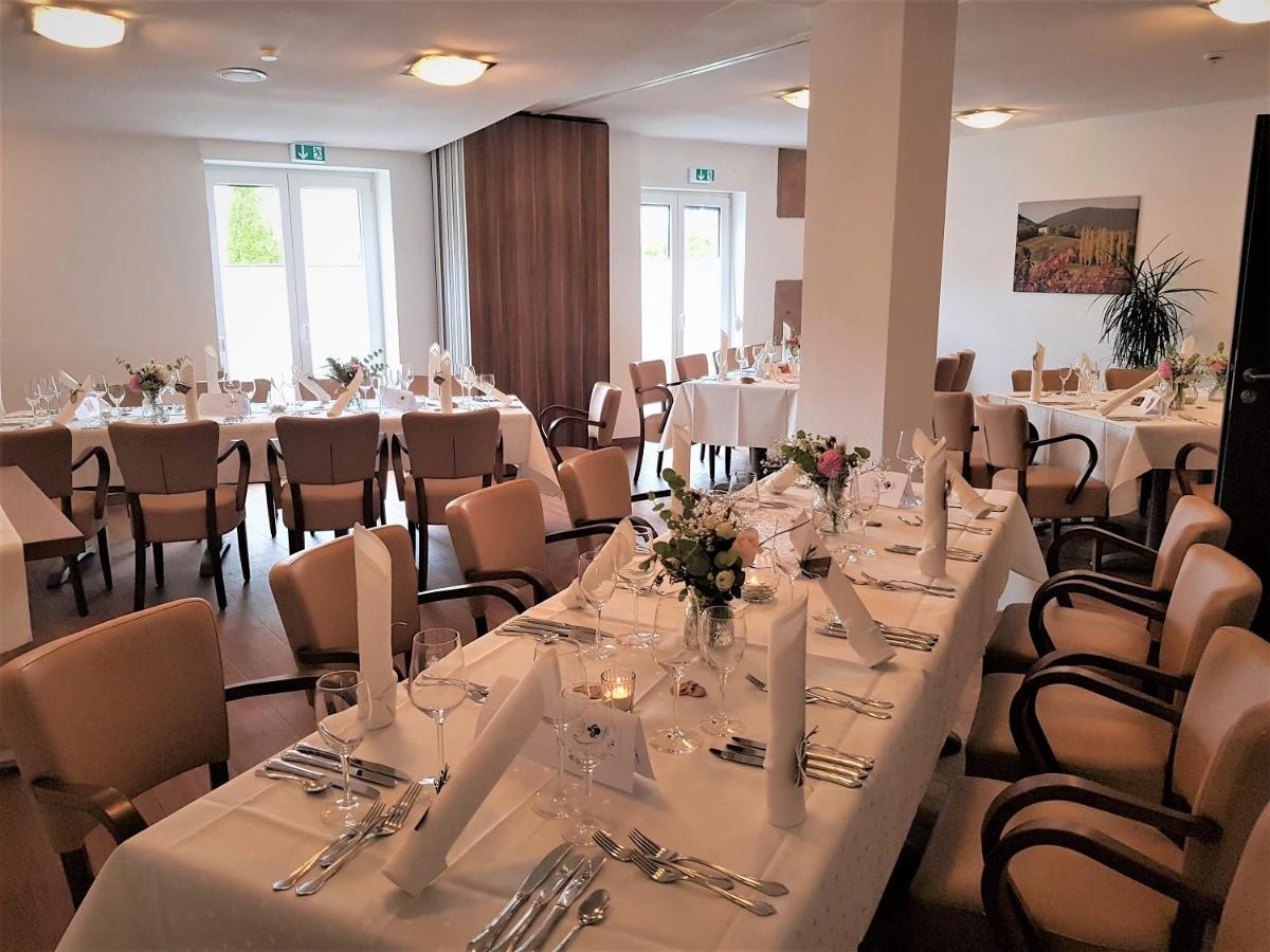 Hotel-Restaurant Pfaelzer Hof Edenkoben Esterno foto