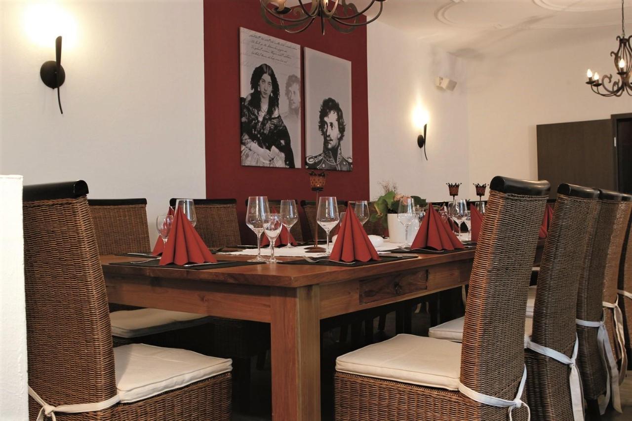 Hotel-Restaurant Pfaelzer Hof Edenkoben Esterno foto