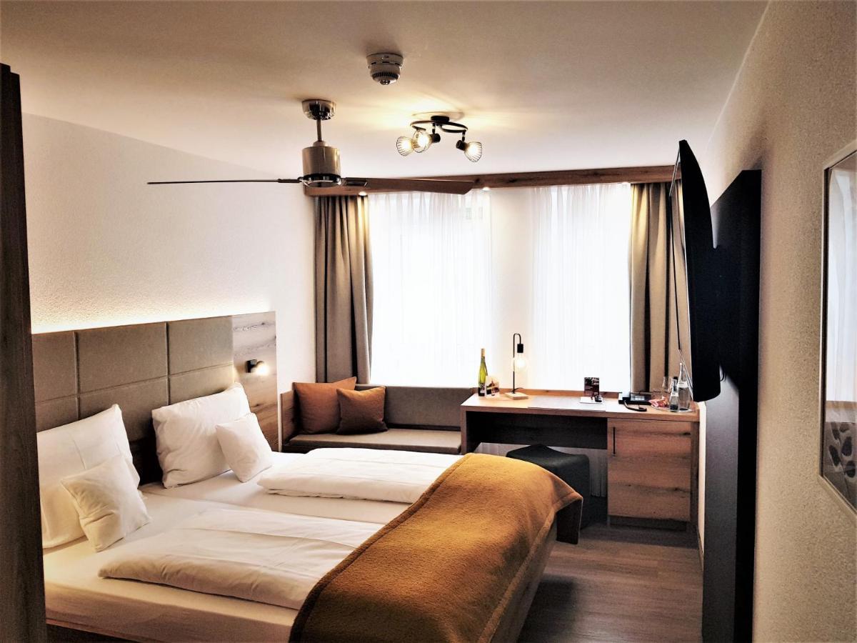 Hotel-Restaurant Pfaelzer Hof Edenkoben Esterno foto