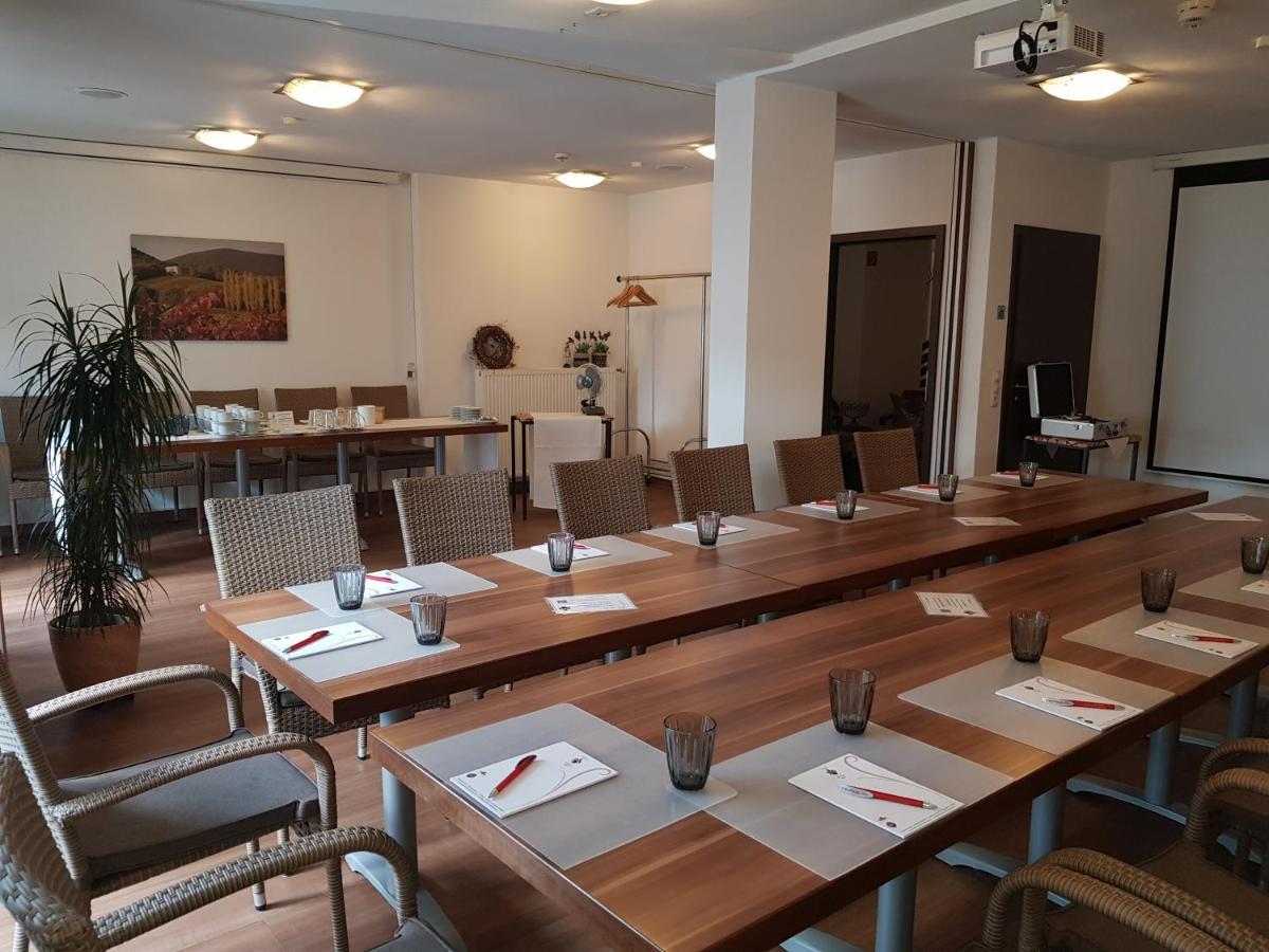 Hotel-Restaurant Pfaelzer Hof Edenkoben Esterno foto