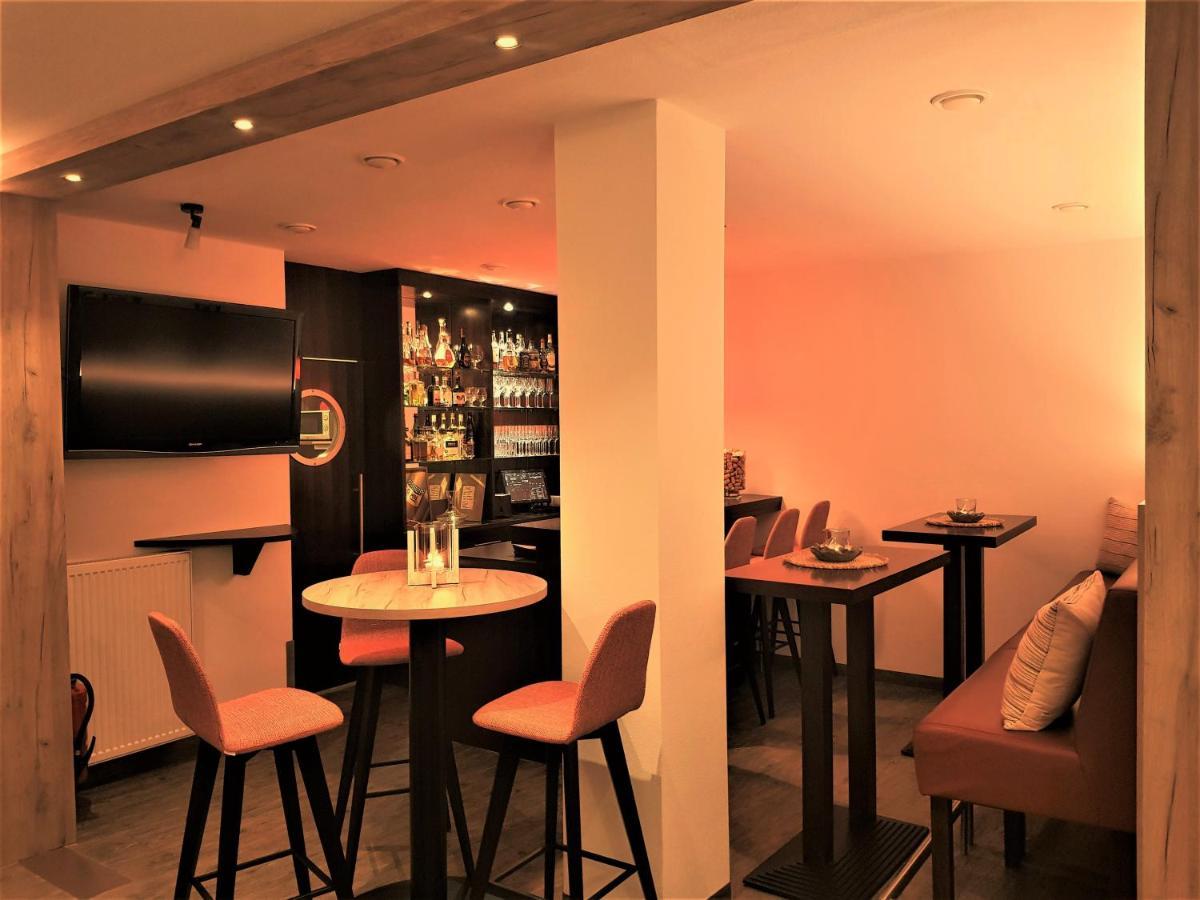 Hotel-Restaurant Pfaelzer Hof Edenkoben Esterno foto