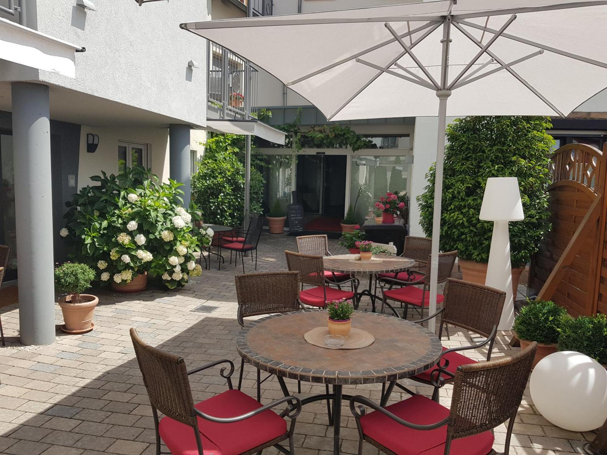 Hotel-Restaurant Pfaelzer Hof Edenkoben Esterno foto