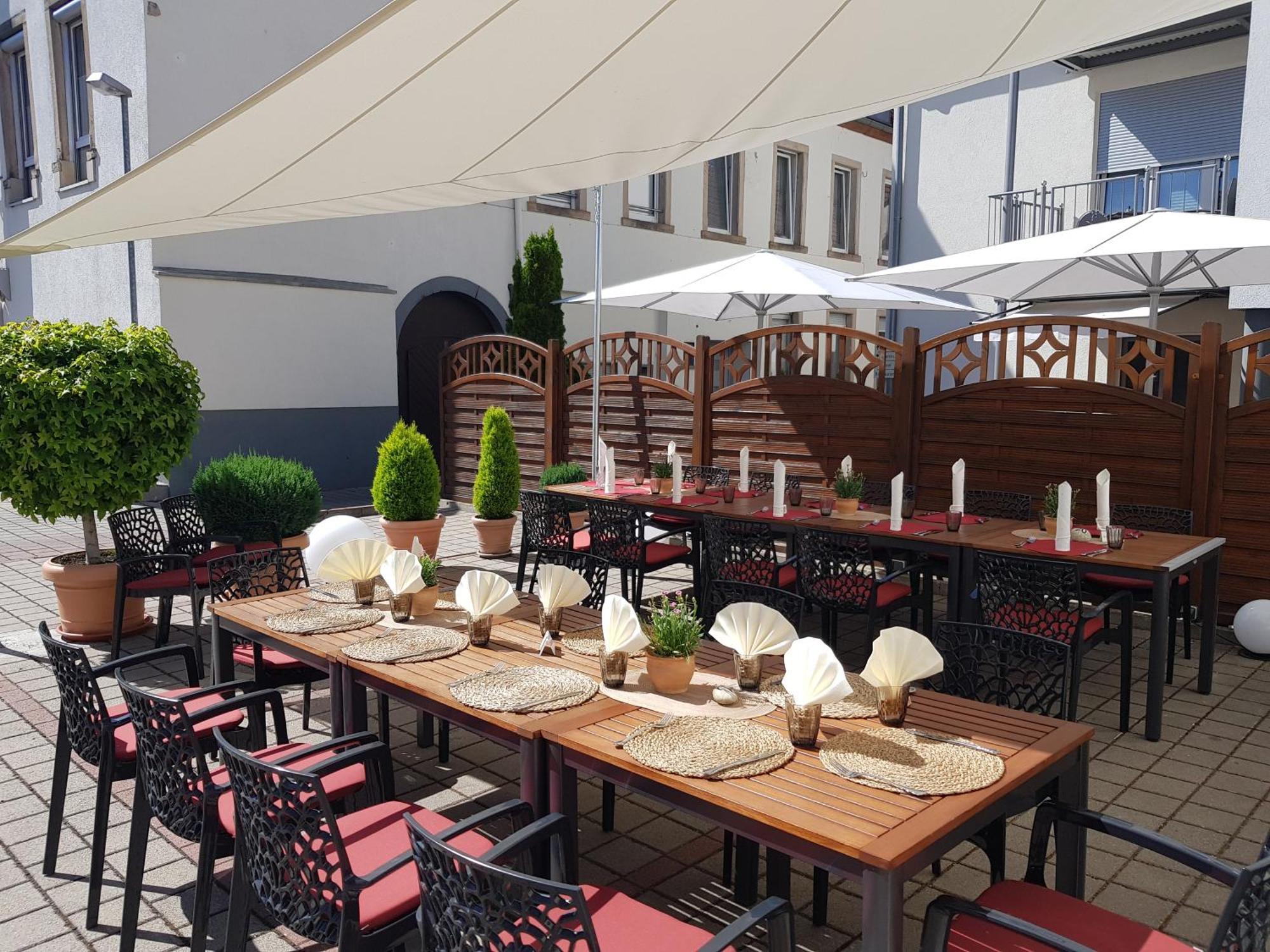 Hotel-Restaurant Pfaelzer Hof Edenkoben Esterno foto