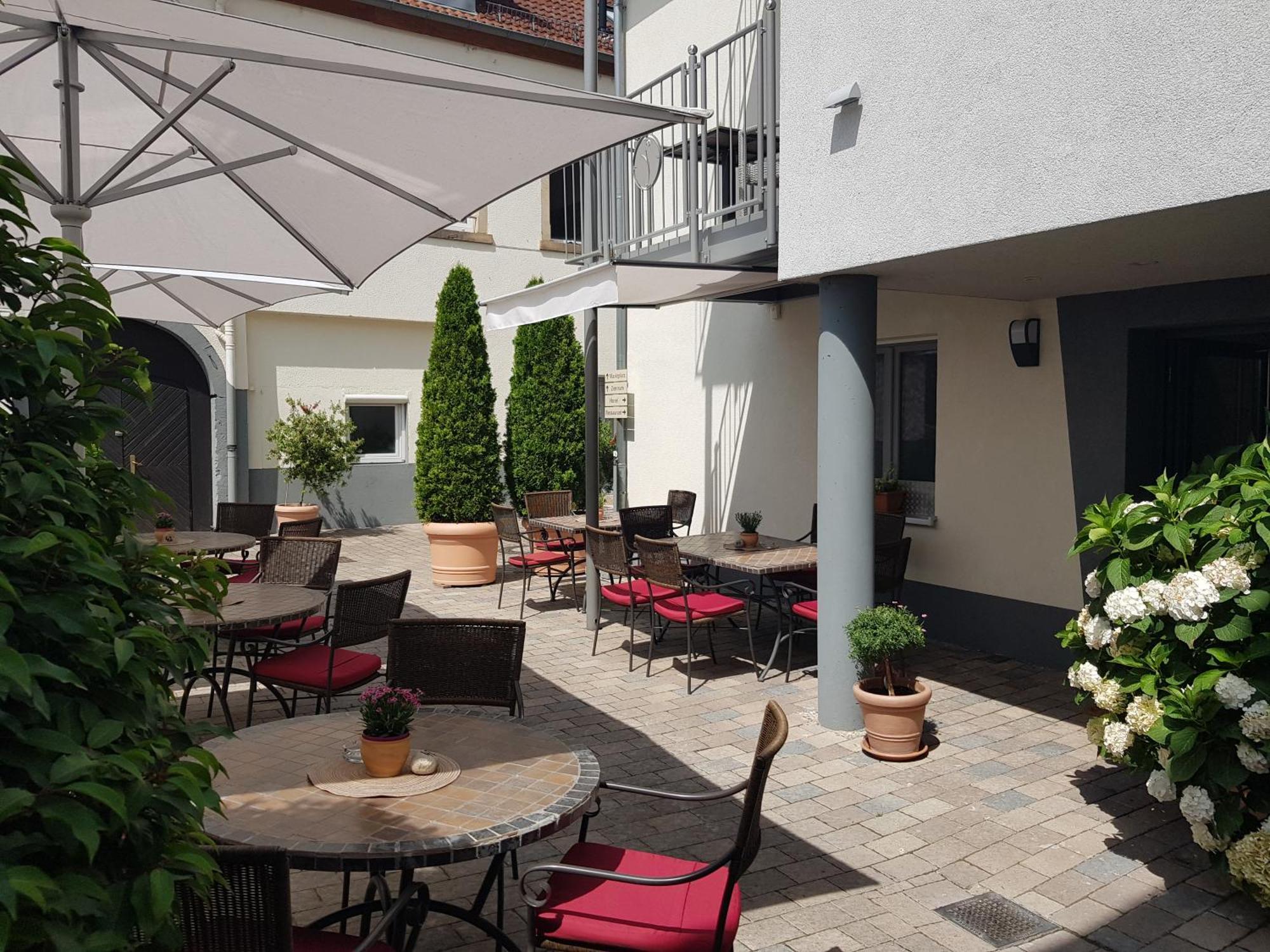 Hotel-Restaurant Pfaelzer Hof Edenkoben Esterno foto