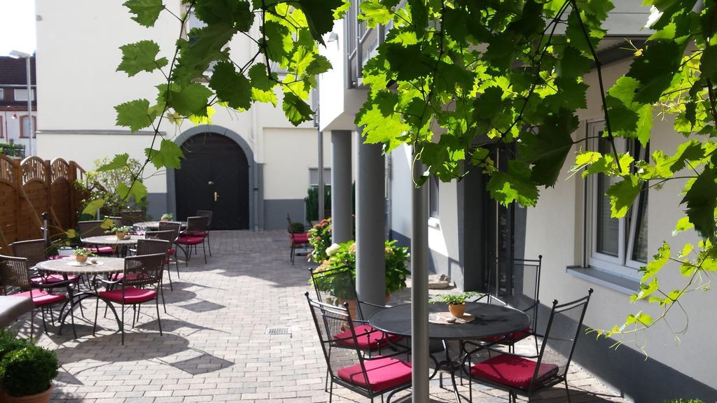 Hotel-Restaurant Pfaelzer Hof Edenkoben Esterno foto