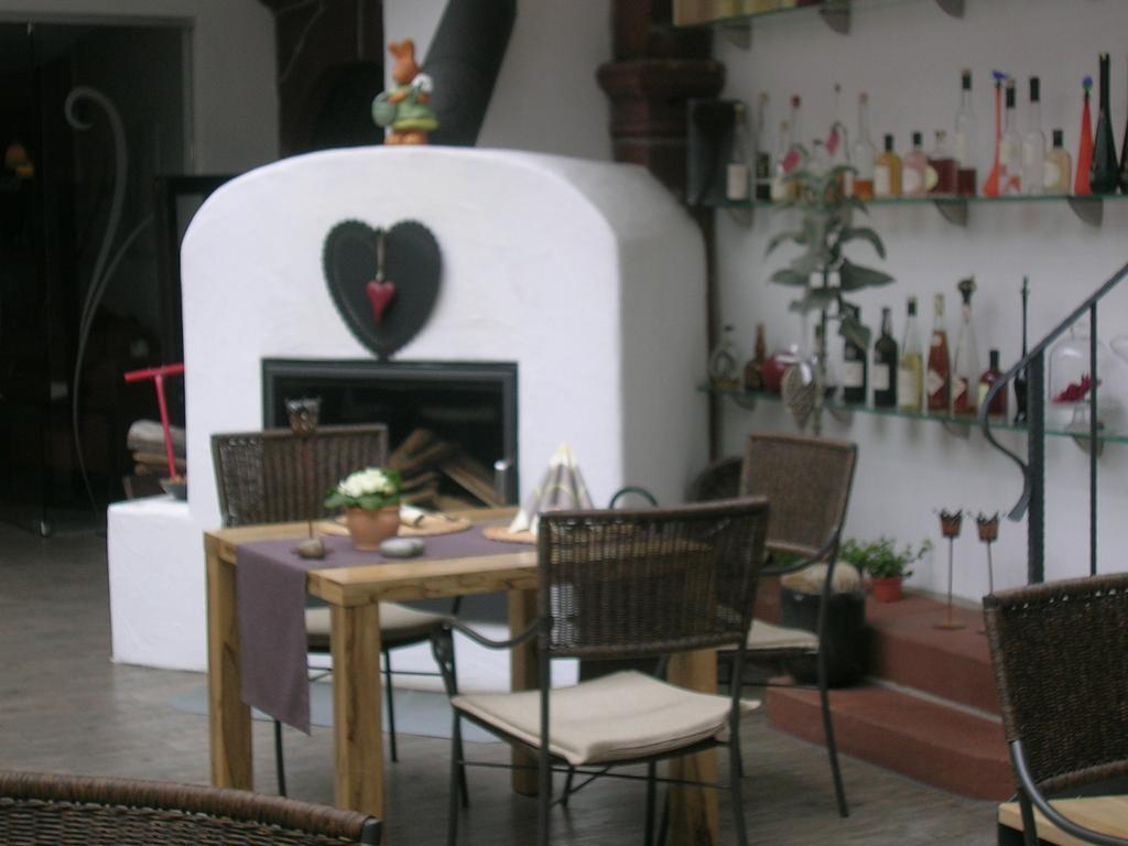 Hotel-Restaurant Pfaelzer Hof Edenkoben Esterno foto
