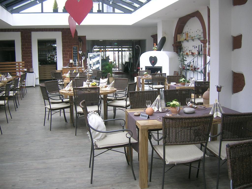 Hotel-Restaurant Pfaelzer Hof Edenkoben Esterno foto