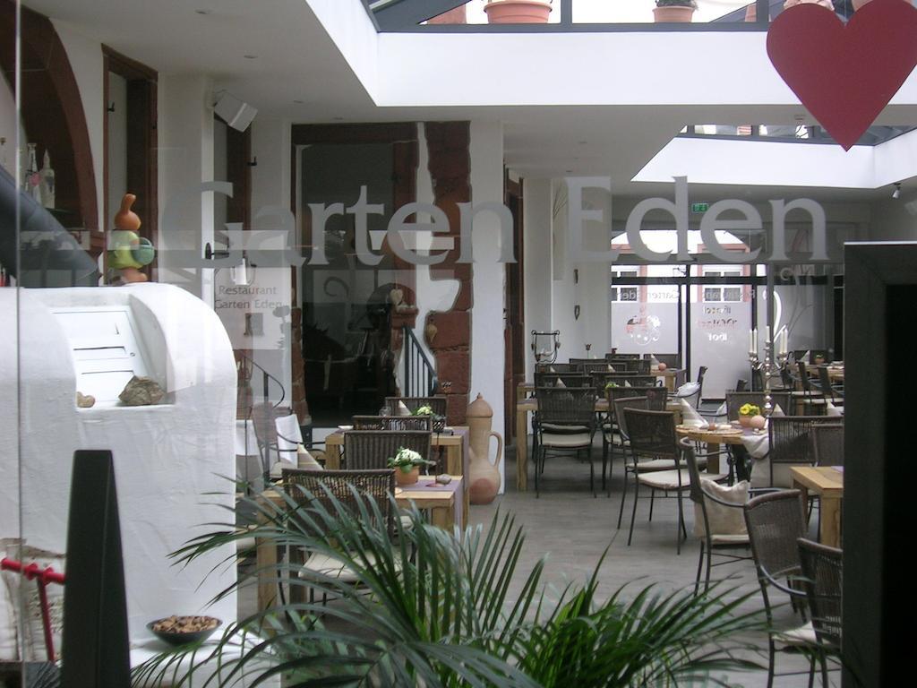 Hotel-Restaurant Pfaelzer Hof Edenkoben Esterno foto