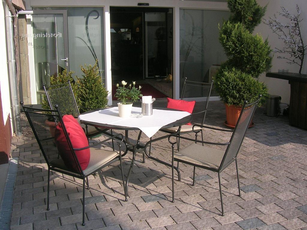 Hotel-Restaurant Pfaelzer Hof Edenkoben Esterno foto