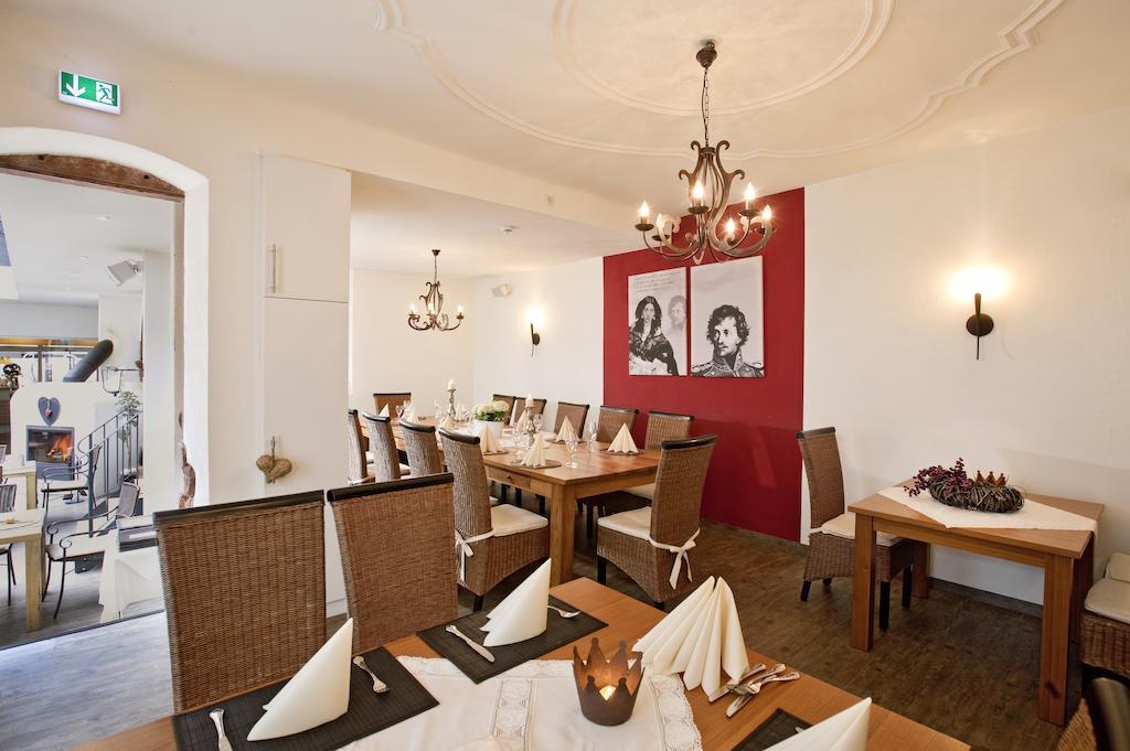 Hotel-Restaurant Pfaelzer Hof Edenkoben Esterno foto