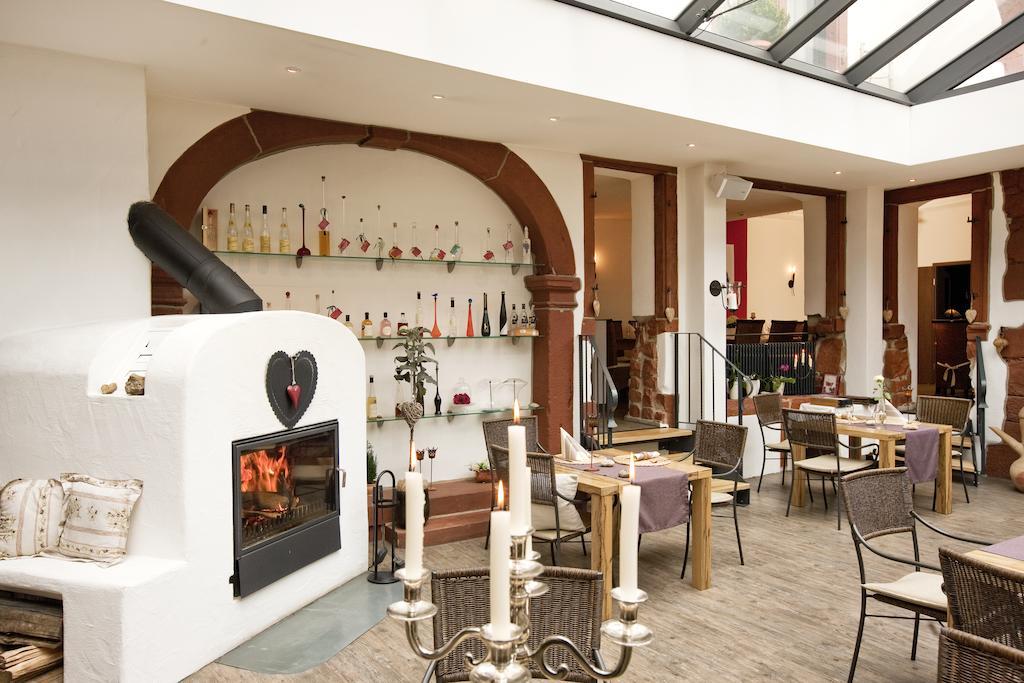 Hotel-Restaurant Pfaelzer Hof Edenkoben Esterno foto