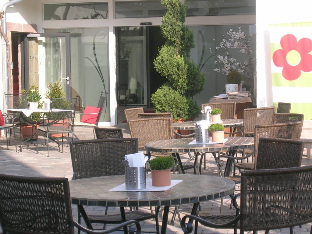 Hotel-Restaurant Pfaelzer Hof Edenkoben Esterno foto
